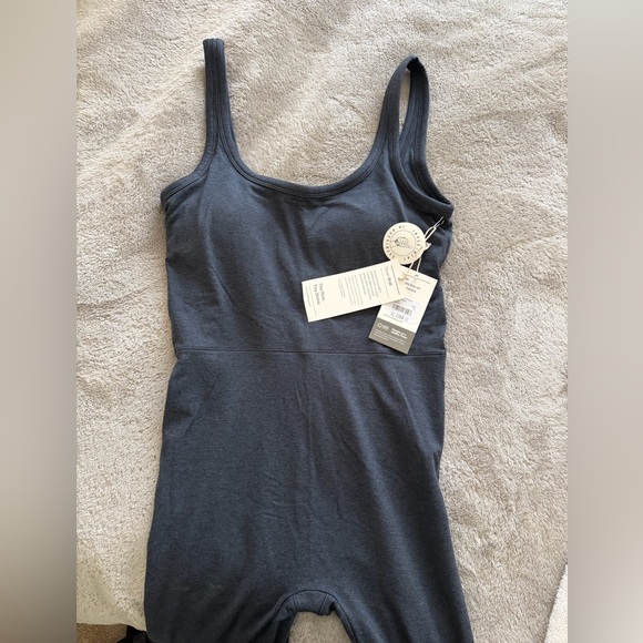 Vuori Halo Essential Midnight Heather Jumpsuit - Picture 5 of 7